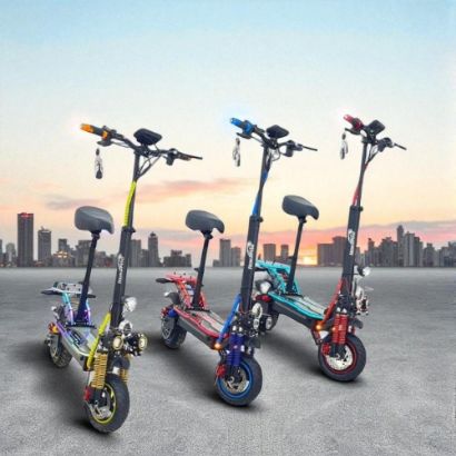 صورة سكوتر السرعة والجمال ألوان تبهر وقوة تحير